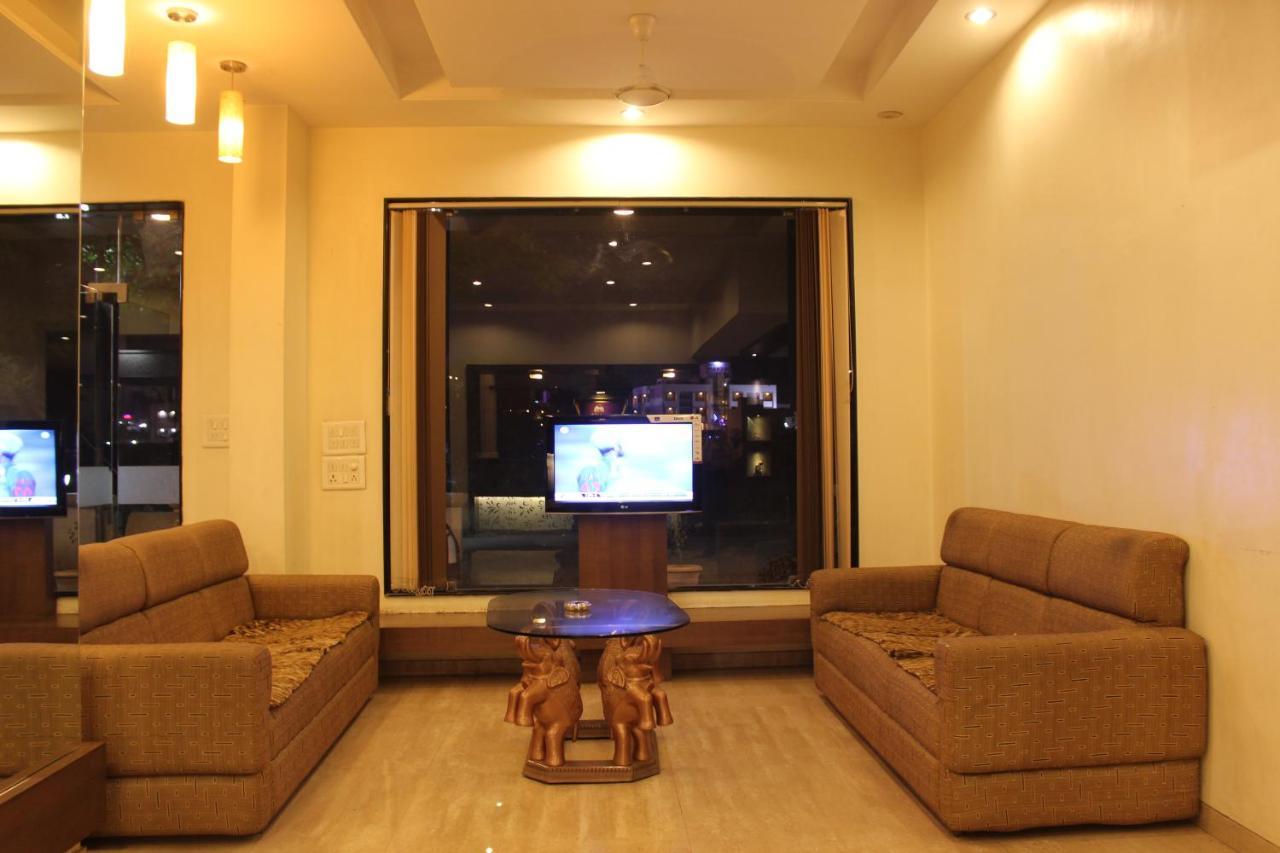 Hotel Laxmibai Palace Shirdi Dış mekan fotoğraf