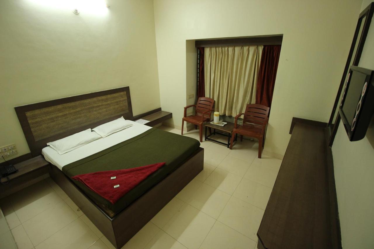 Hotel Laxmibai Palace Shirdi Dış mekan fotoğraf