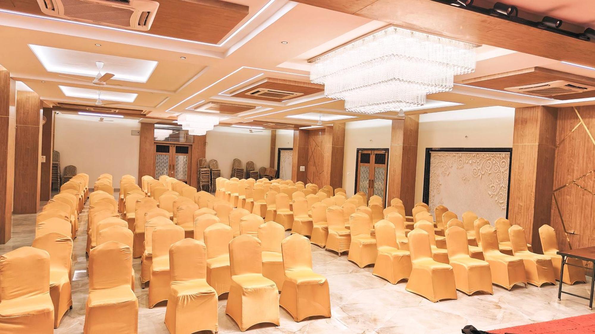 Hotel Laxmibai Palace Shirdi Dış mekan fotoğraf