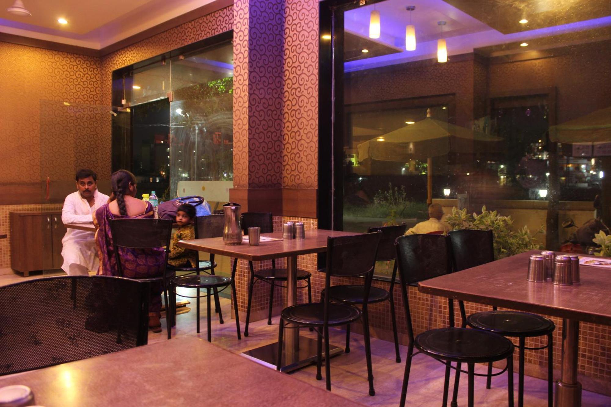 Hotel Laxmibai Palace Shirdi Dış mekan fotoğraf