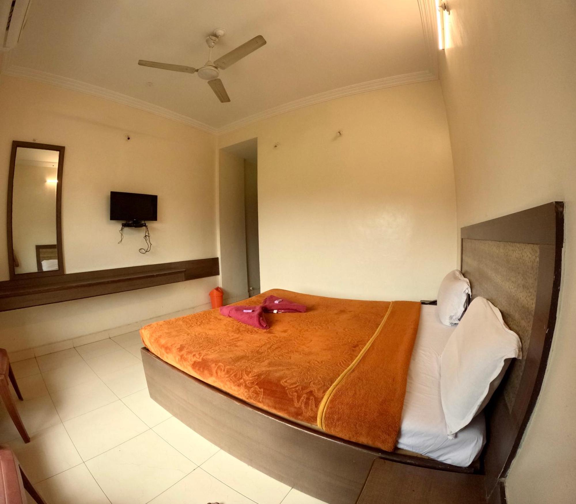 Hotel Laxmibai Palace Shirdi Dış mekan fotoğraf