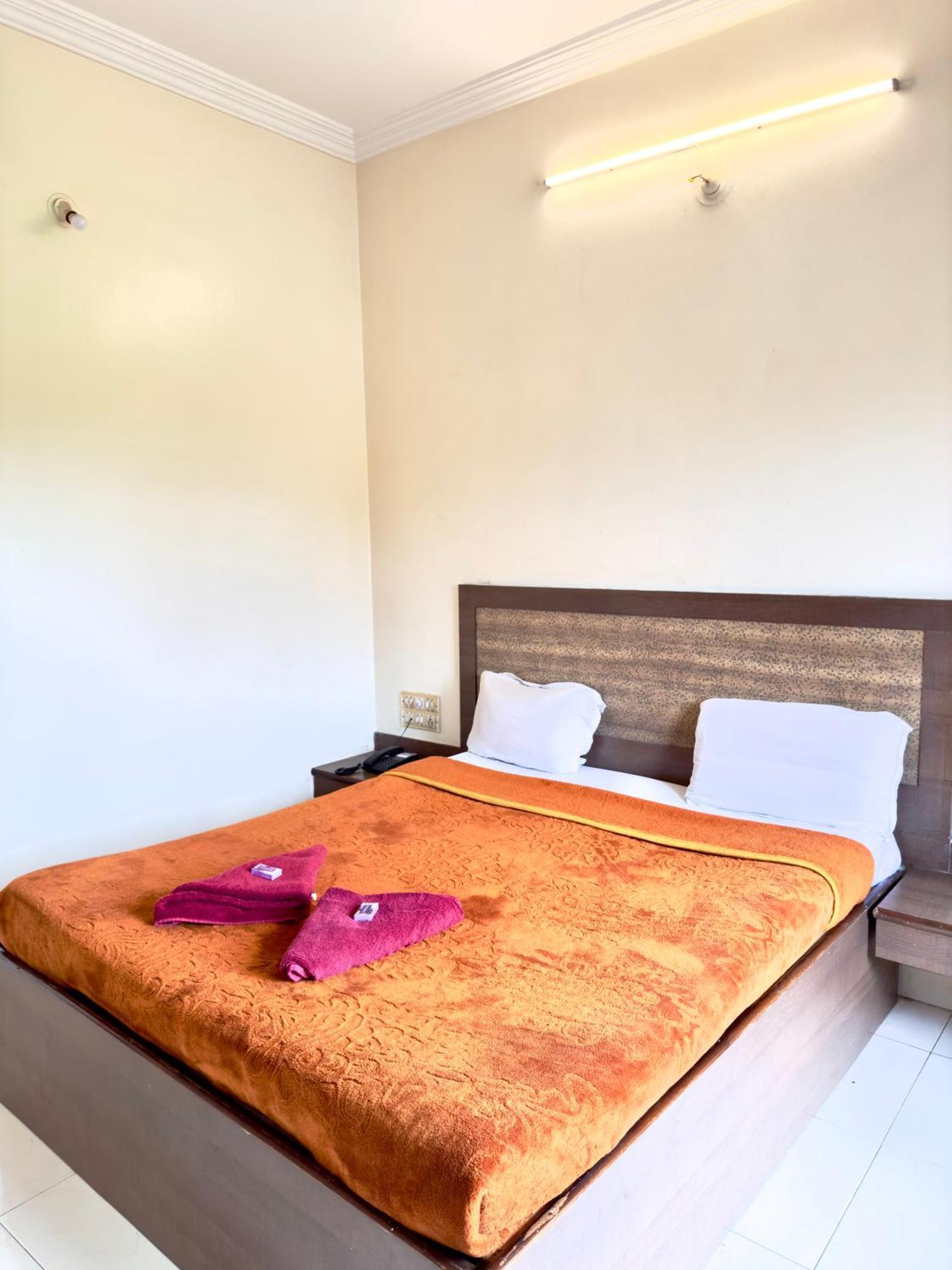 Hotel Laxmibai Palace Shirdi Dış mekan fotoğraf