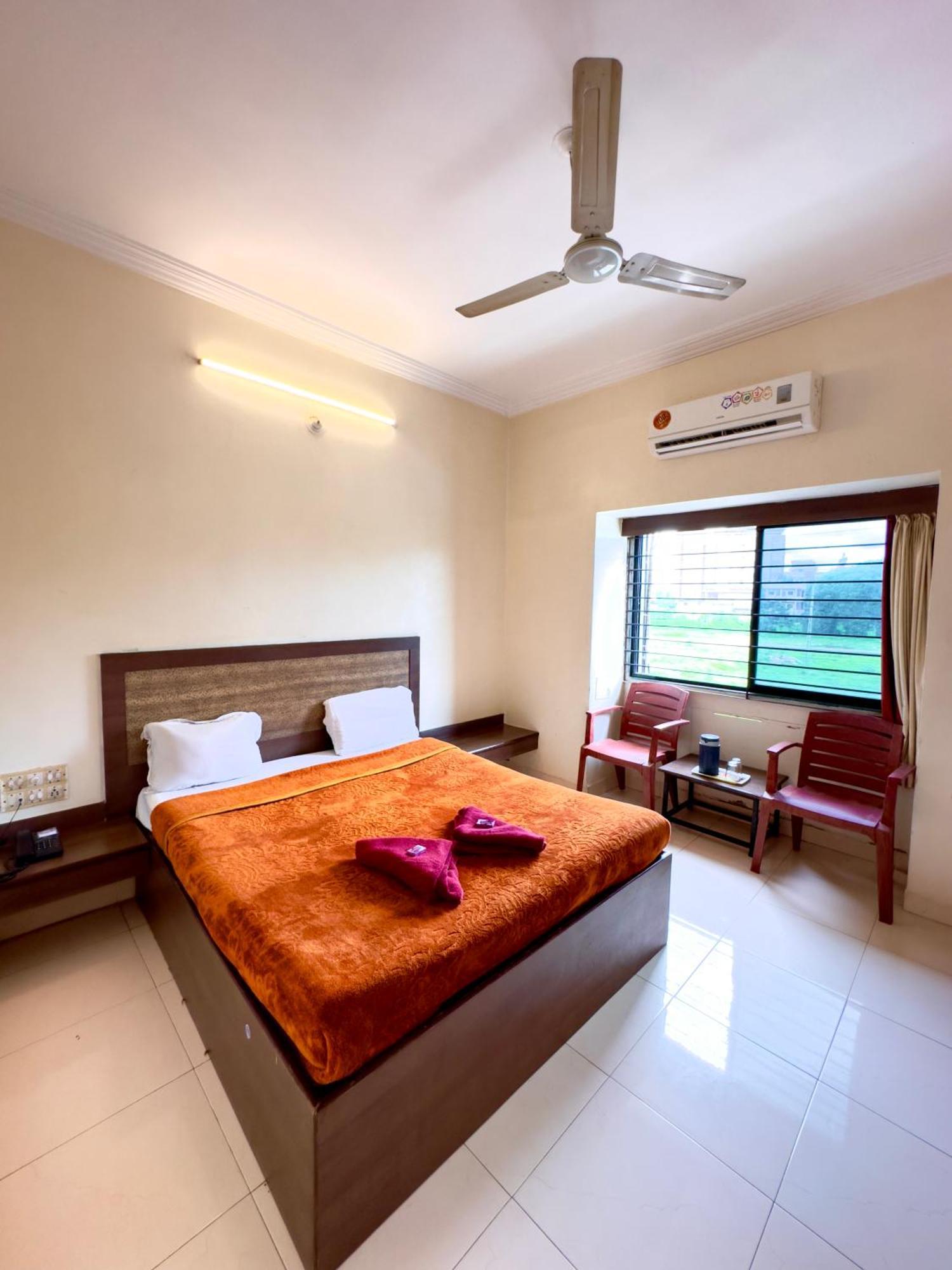 Hotel Laxmibai Palace Shirdi Dış mekan fotoğraf
