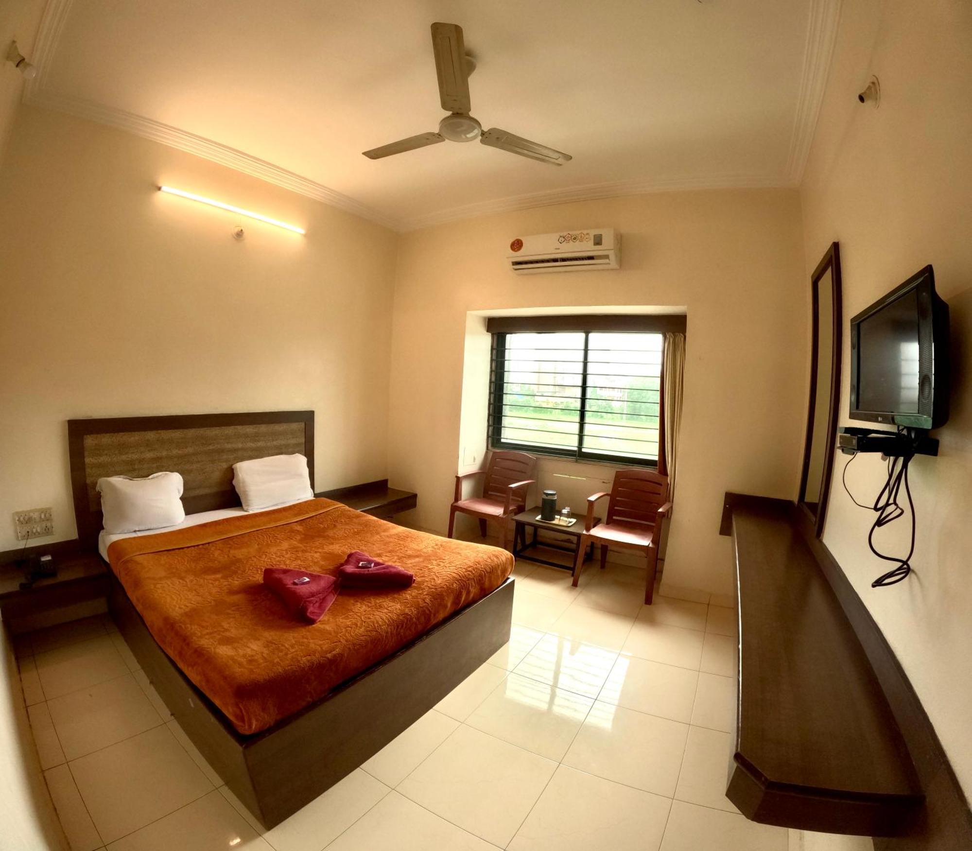 Hotel Laxmibai Palace Shirdi Dış mekan fotoğraf