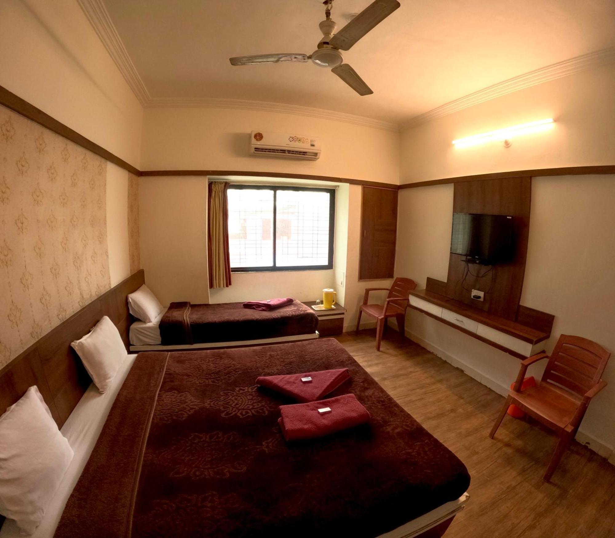 Hotel Laxmibai Palace Shirdi Dış mekan fotoğraf